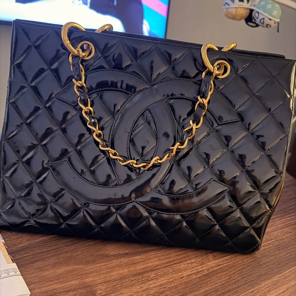 Rare Vintage Chanel Black Quilted Women's Bag! Great condition!